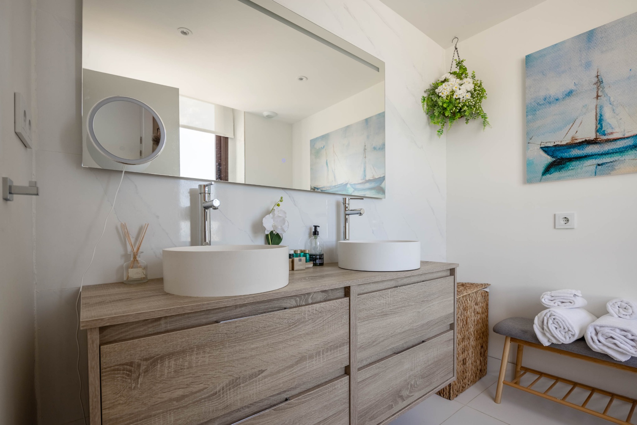 Master en-suite bathroom with double vanity